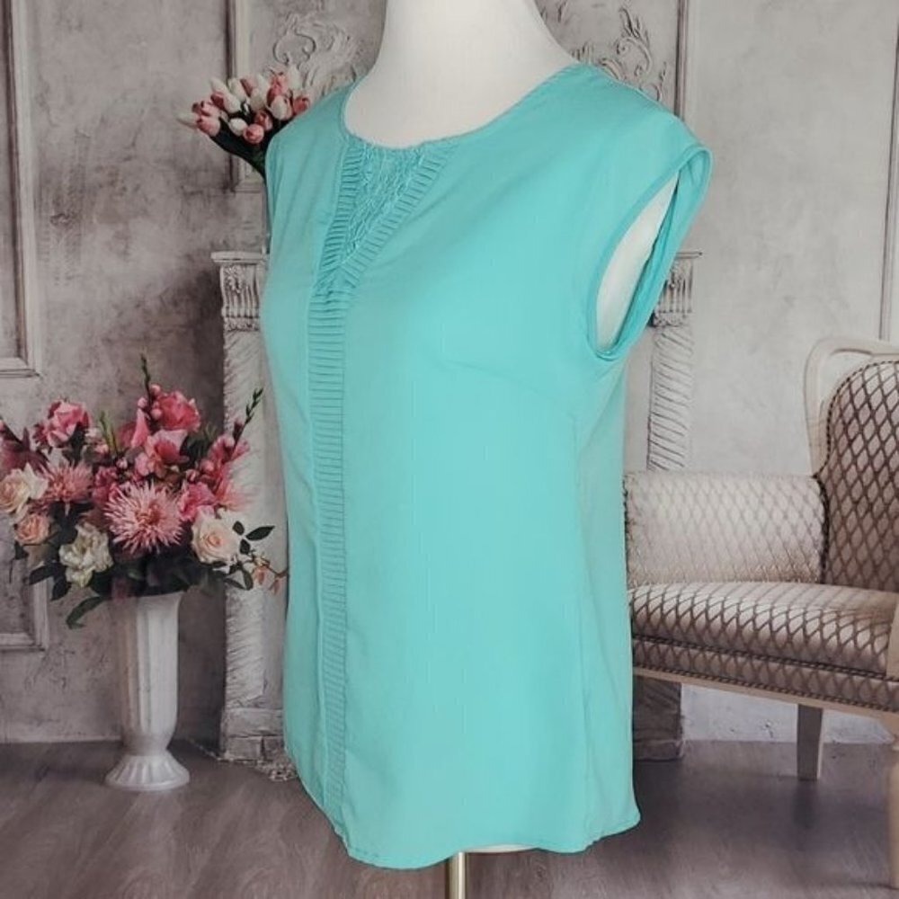NEW York & Co Lace Pleated Round Neck Short Sleeve Blouse Top Shirt Size XS - Picture 3 of 9